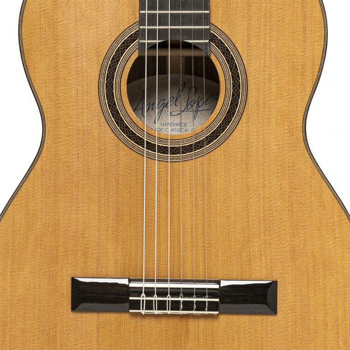 Angel Lopez Mazuelo klassisk gitarr med massiv cedertopp och rosenträ bak och sidor