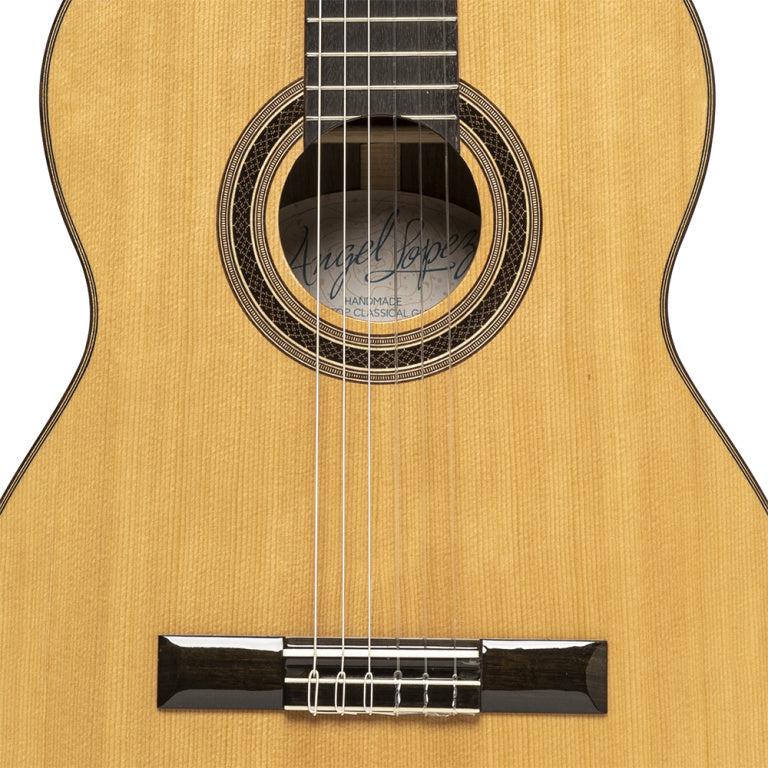 Angel Lopez Mazuelo klassisk gitarr m/massiv gran topp och rosenträ bak och sidor