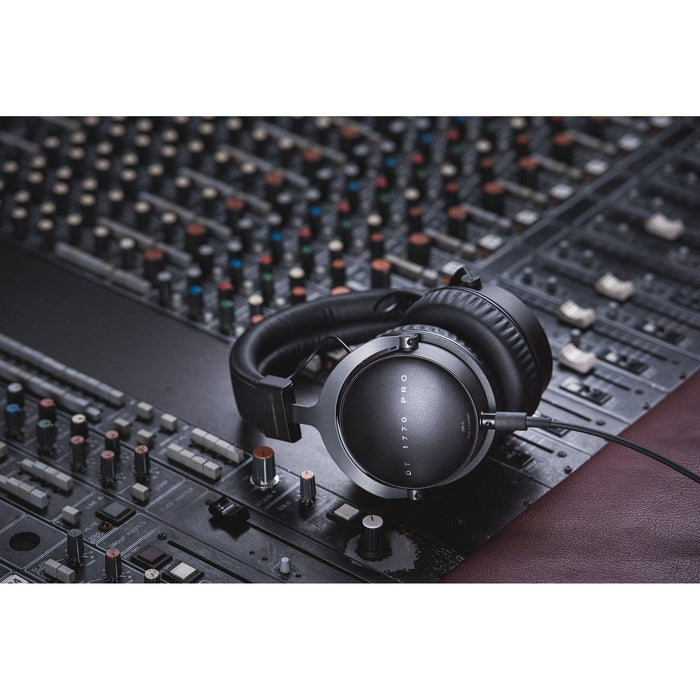 Beyerdynamic DT 1770 PRO 250 ohm - slutna Hi-End studiohörlurar med Tesla-teknik