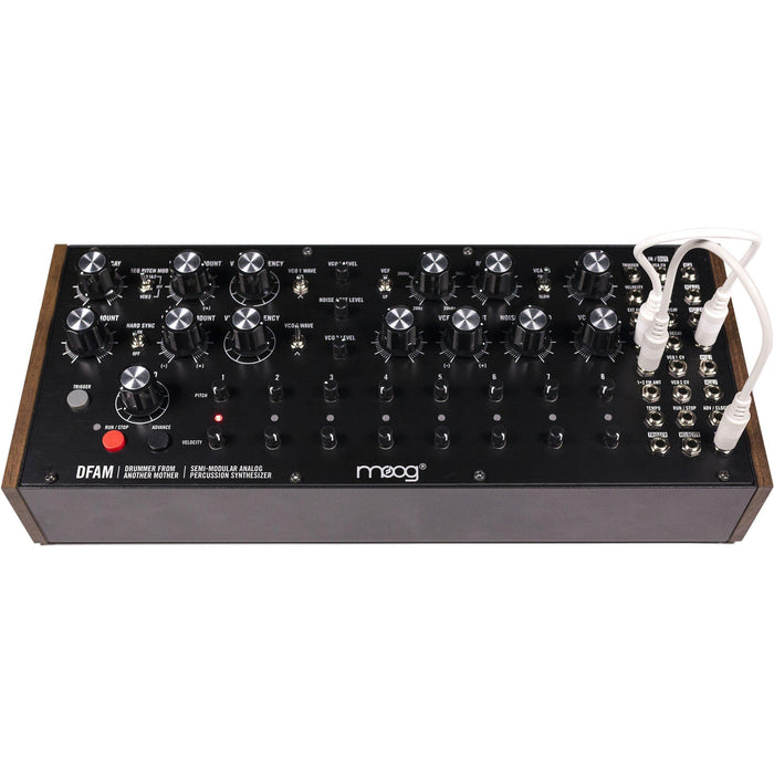 Moog DFAM Semi-modulär analog percussion synth. 