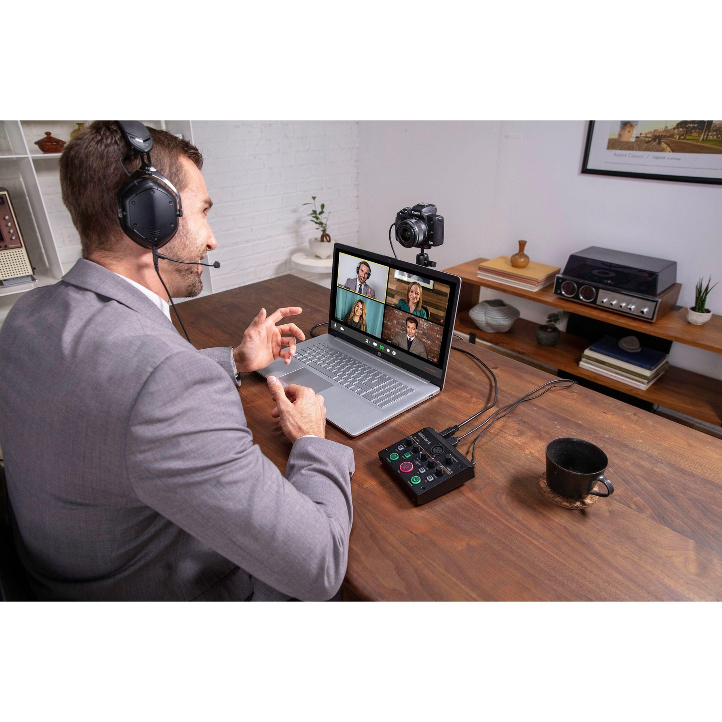 Roland UVC-02 Web Presentation Dock